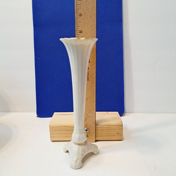 Lenox Ivory w/ Gold Trim 7-1/2" Tall Tri-Footed Scalloped Ceramic Bud Vase USA - Picture 8 of 12